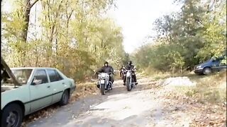 Világos Szőke sunát basznak meg a motoros pasik