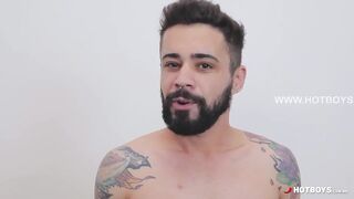 Kolumbiai krapekot reszelik a hatalmas farkú barna pasik