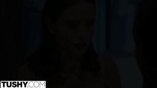 Lana Rhoades seggét egy csoki hapsi kúrja