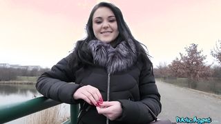 Orosz tini csajszi pénzért szexel