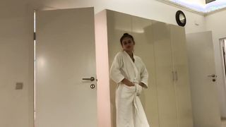 Orosz tini pici bige hátsó bejáratba kefélbe