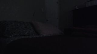 Tini kisasszony pornóra peckezik