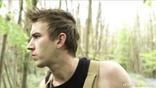 A hatalmas keblű Eloa Lombard popsiba tolva