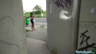 Public Agent - Csöcsös csoki kiscsaj pénzért közösül