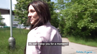 Public Agent - Hatalmas csöcsű tini benne van a dugásban