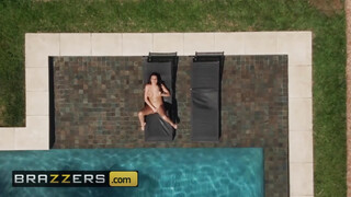 BRAZZERS - Jolee Love a méretes cickós fiatal lány