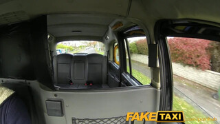 FakeTaxi - fősulis picsa ordítva élvez