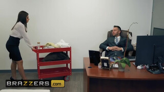 Brazzers - Ella Knox az óriás cicis kolumbiai spiné