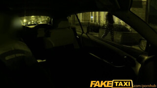 FakeTaxi - Olasz hölgyemény a taxiban kúrel