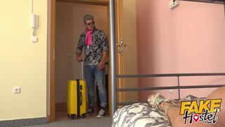 Fake Hostel szűk pinájú olasz spiné és dupla nyeles aszpirin