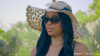 Bethany Benz a dugásmániás latina milf - Brazzers