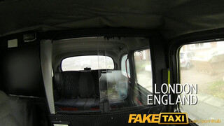 FakeTaxi - telt néger hajú hölgyemény pénzért mindent bevállal