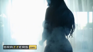 Brazzers - kerek szép seggű lány a fürdőkádban