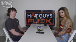 Latin Amerikai tini bige és a sportos csávó - Hot Guys Fuck