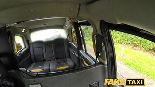 Fake Taxi - Méretes tőgyes milf megrakva a hátsó ülésen
