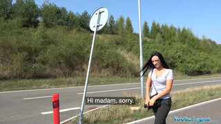 Méretes keblű tini nőci pénzért kefél - Public Agent
