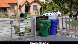 Nadia White fiatal pasival baszik - Anal mom