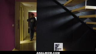 Canela Skin popója rendesen megdugva - Anal mom