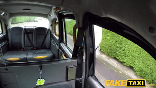 Fake Taxi - Óriás csöcsű milf megdöngetve