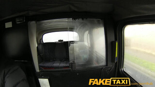 FakeTaxi - Világos Szőke hatalmas seggű kiscsaj megkefélve