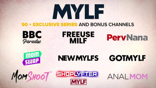 Mylf - Méretes cickós milf a zuhanyzóban kúr