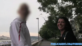 PublicAgent - Vivien Bell a bombázó kokeró nőci
