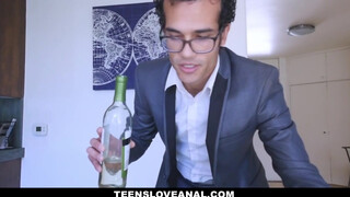 Teens Love anal - bombázó csajszi felkínálja a picsáját