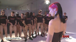 German Goo Girls - vörös hölgyemény rettenet sok adag gecit kap