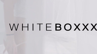 WhiteBoxxx - selymes bőrű fekete kiscsaj