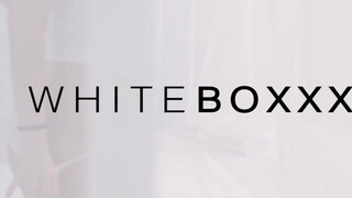 WHITEBOXXX - kikötözve nyalatja ki a pináját a hölgyemény