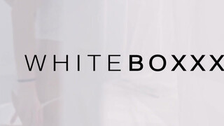 WhiteBoxxx - kicsmellű kiscsaj rendesen megrakva