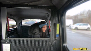 Fake Taxi - Capri Lmonde a szexy csoki spiné