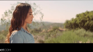 Deeper - raszta hajú stoppos csaj
