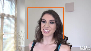 Tiffany Doll két pélót kap a popsijába