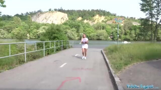 Public Agent - Hatalmas mellű formás seggű csaj