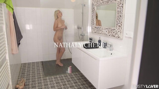 Nathaly Cherie muffja és hátsója is bekúrva