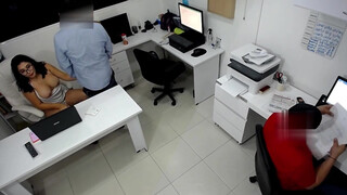 martinasmith az irodában baszik