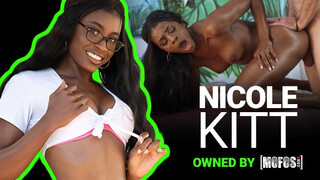 Mofos - Nicole Kitt a bombázó hatalmas csöcsű néger kisasszony