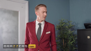 BRAZZERS - Clea Gaultier segglyukába méretes faszok is beférnek szexvideok