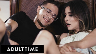 ADULT TIME - Gyönyörű transzvesztita szobatárs