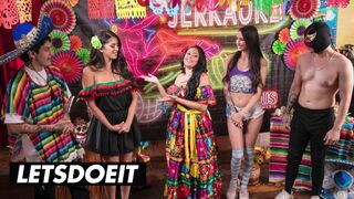 Sophia Leone és Natalia Nix tini csajai forró orgiában