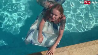 Emma wolf a tüzes spiné aki a medencében dug vadul