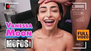 Karcsú csoki Vanessa Moon megküzd jmac nagy farkával minden pózban