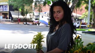 Aranyos fekete milf selena gomez mélyen dugva kolumbiai muffban