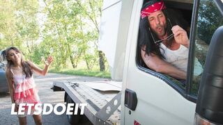 Shrima Malati kint kapja a forró élvezetet a puncájára durva dúgás után