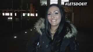 Mira grey német néger szajha kúrja az idegent pénzért a buszon