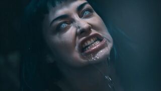 Izgató Kék Hajú Punk Picsa Átváltozása - Jewelz Blu a Parasited Csatornán Vadul Mag Numb-bal